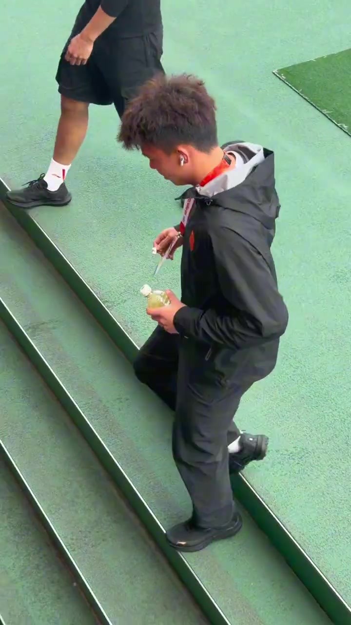 王钰栋攻破韩国队大门！博主赛前还朝着王钰栋大喊：送他们去当兵