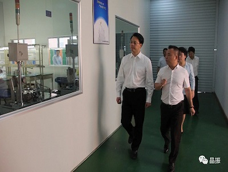 Taizhou Municipal人民政府的市长张Xiaoqiang访问了A-Crystal